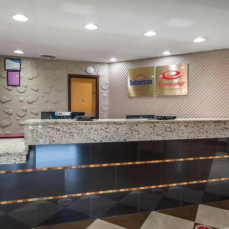 Econo Lodge Lafayette Bagian luar foto