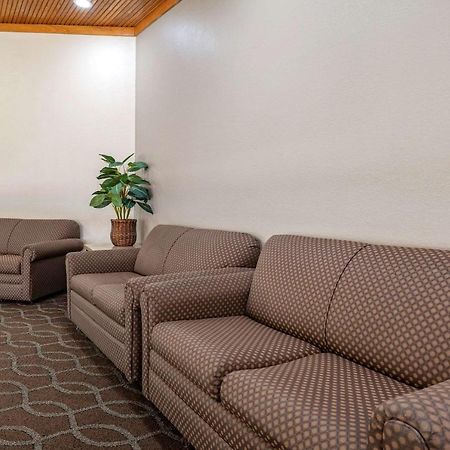 Econo Lodge Lafayette Bagian luar foto
