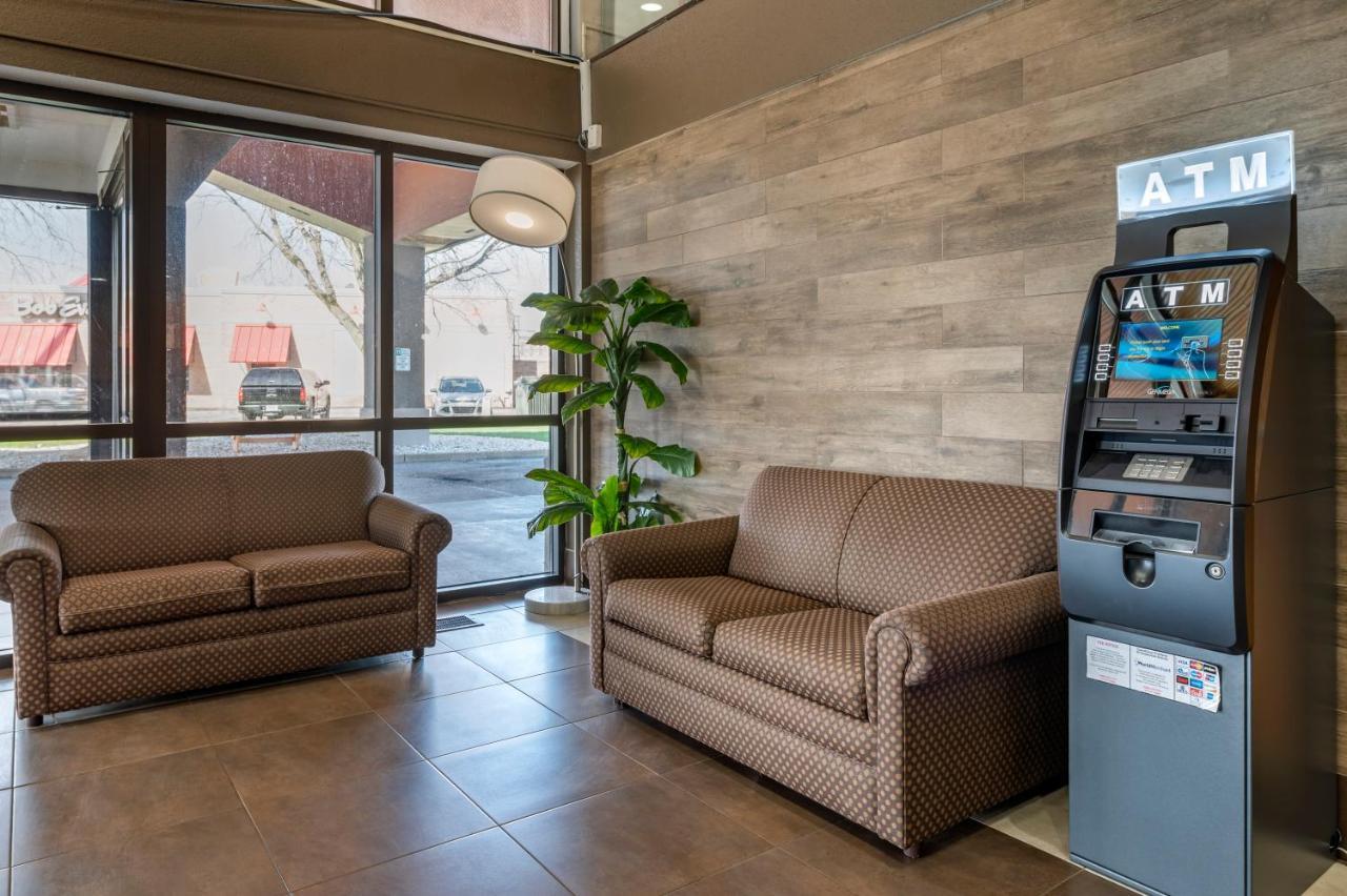 Econo Lodge Lafayette Bagian luar foto