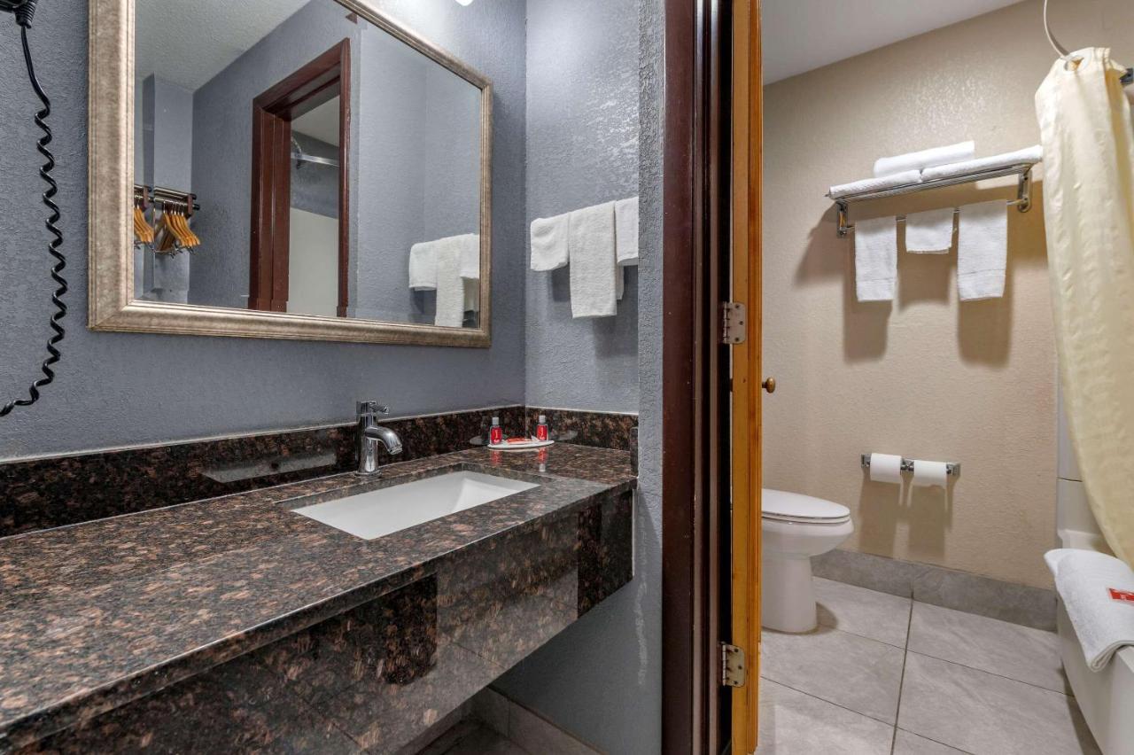 Econo Lodge Lafayette Bagian luar foto