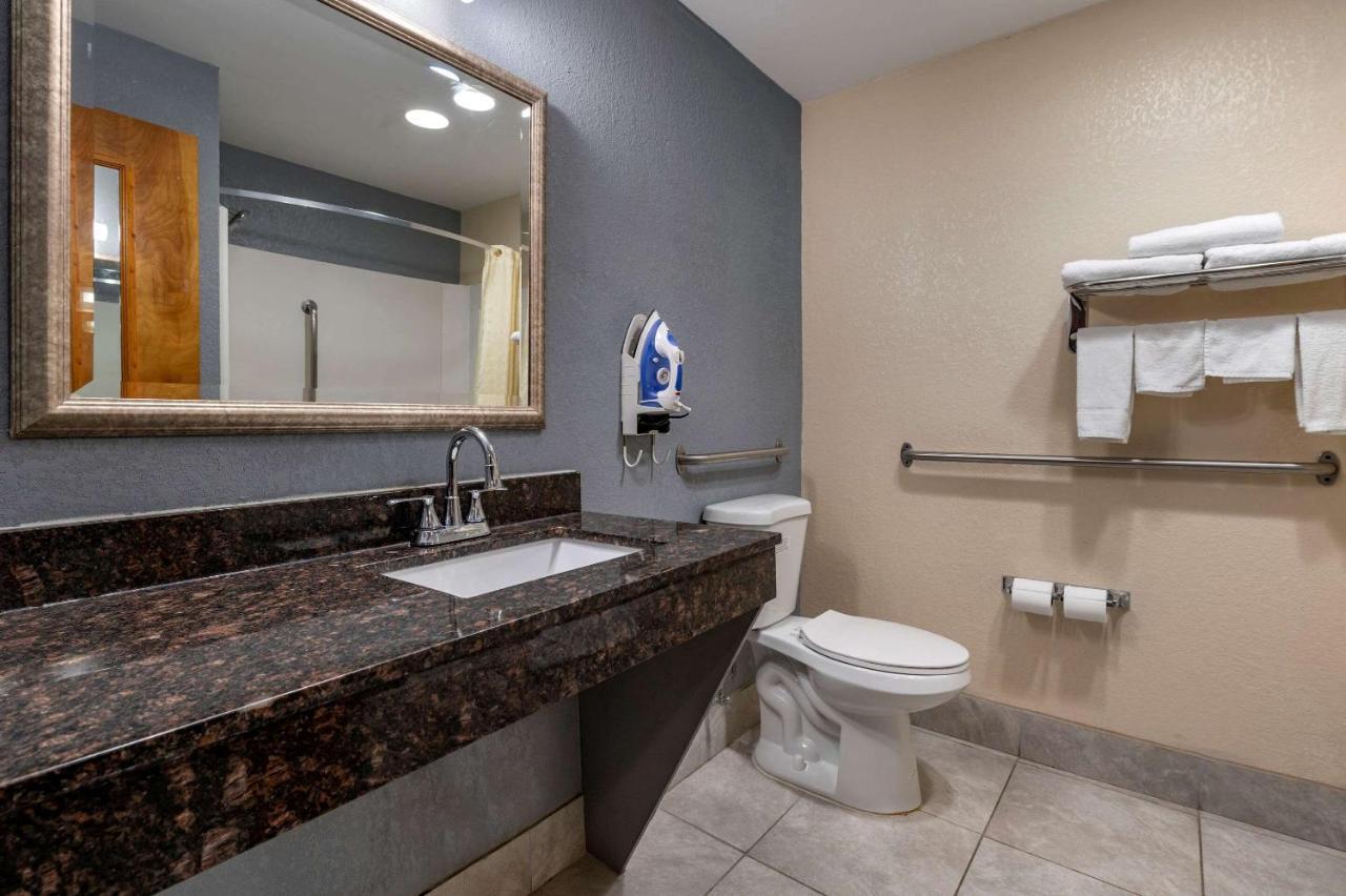Econo Lodge Lafayette Bagian luar foto