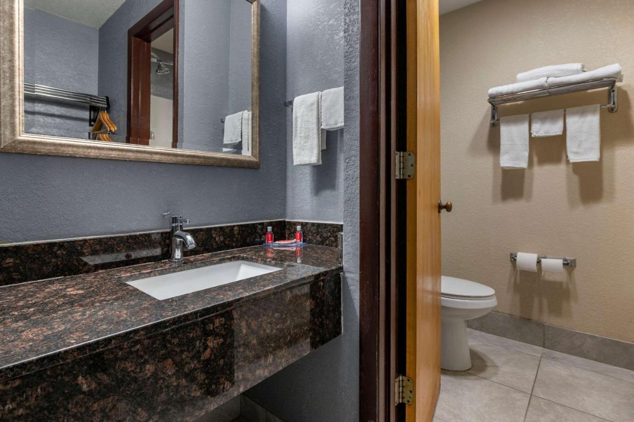 Econo Lodge Lafayette Bagian luar foto