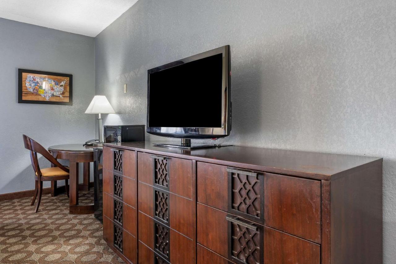Econo Lodge Lafayette Bagian luar foto