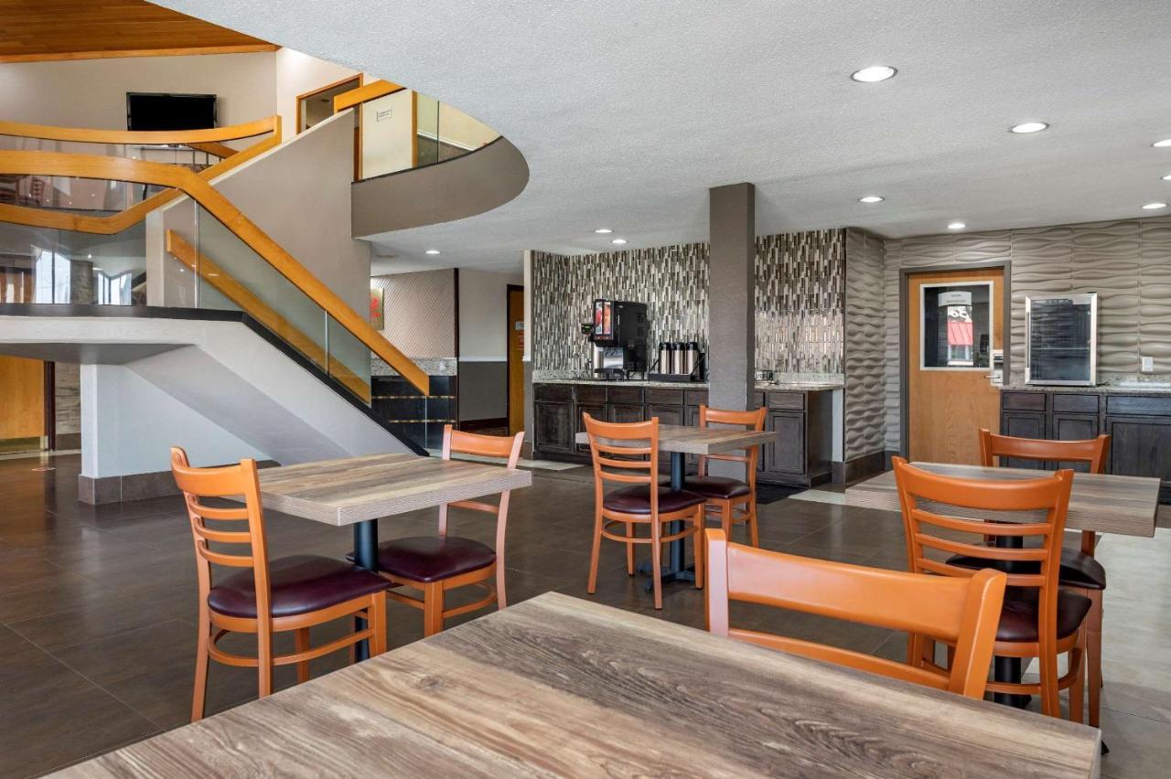 Econo Lodge Lafayette Bagian luar foto