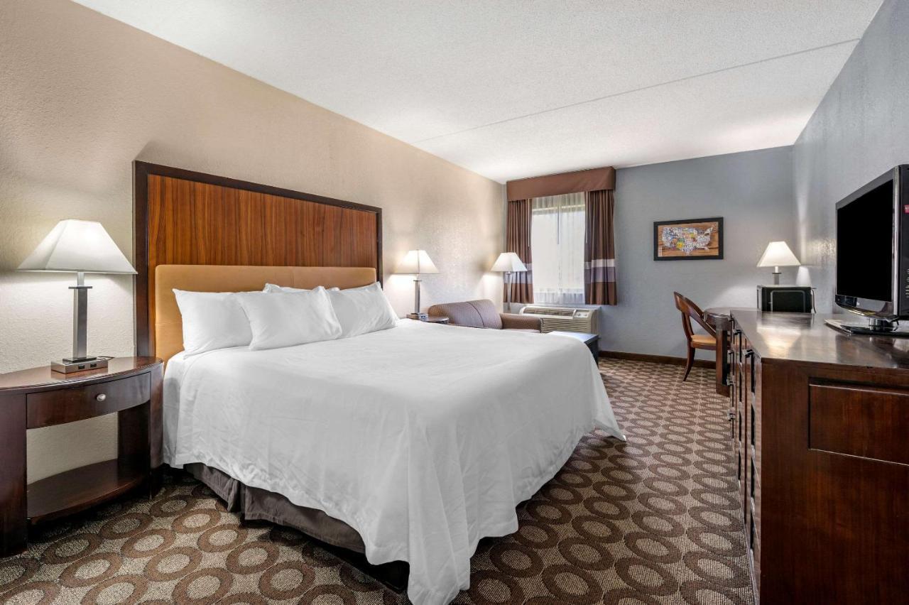 Econo Lodge Lafayette Bagian luar foto