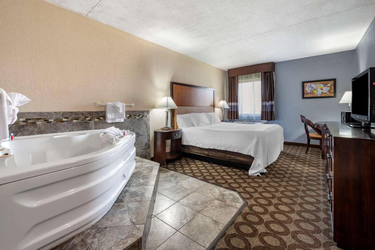 Econo Lodge Lafayette Bagian luar foto