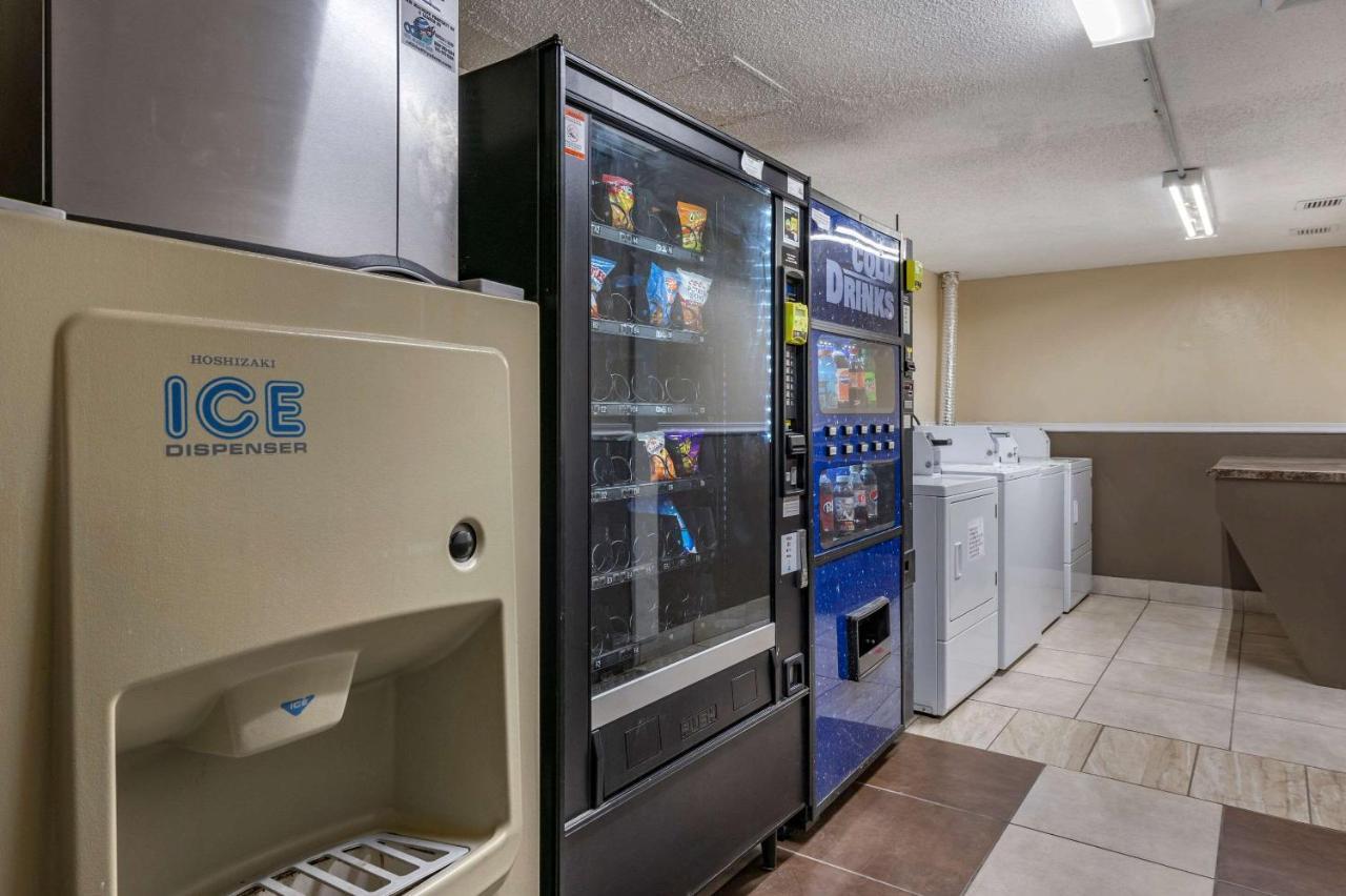 Econo Lodge Lafayette Bagian luar foto