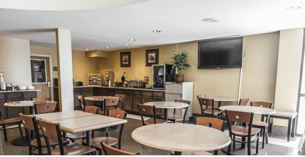 Econo Lodge Lafayette Bagian luar foto