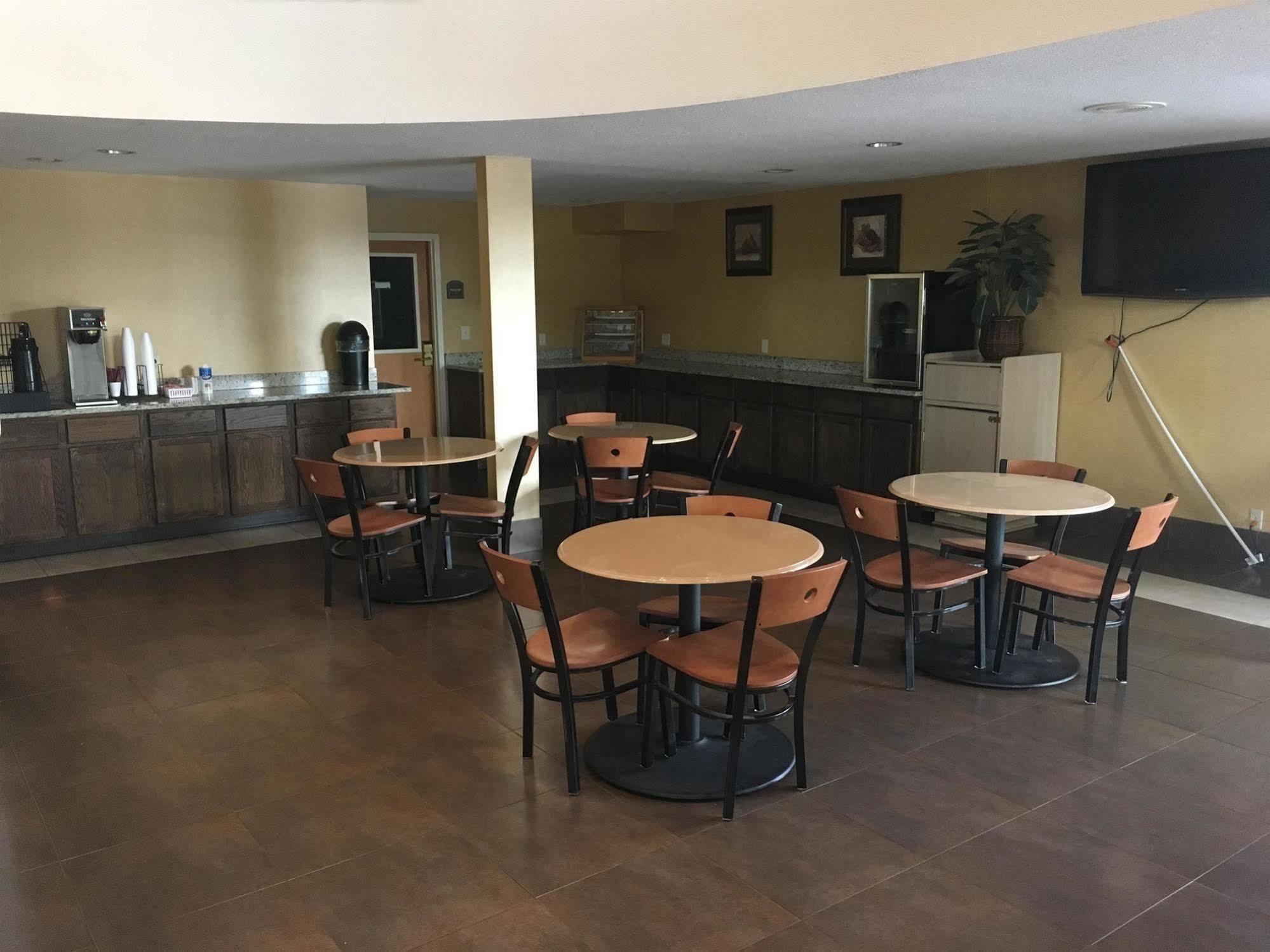 Econo Lodge Lafayette Bagian luar foto